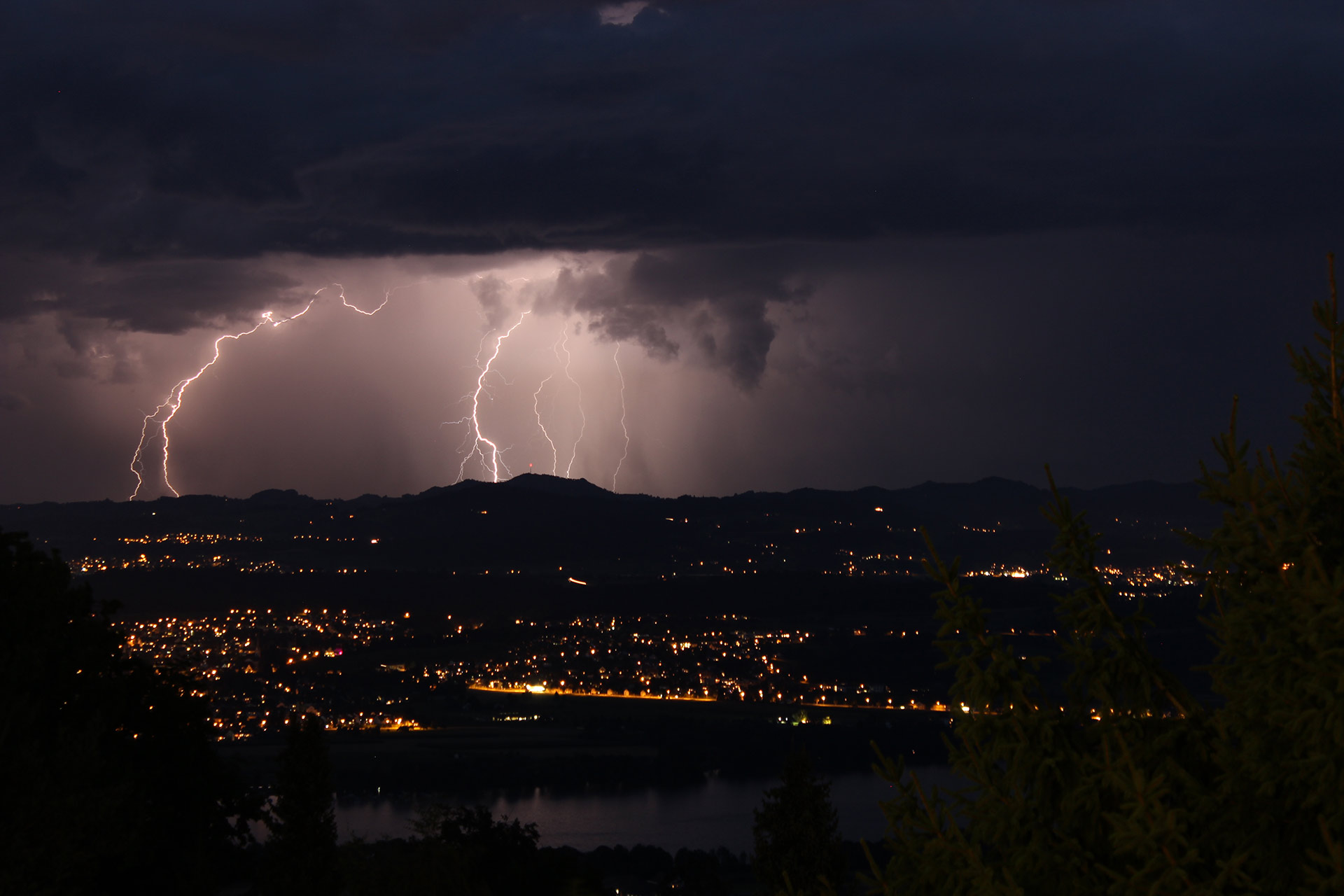 Ein Gewitter im Zürcher Oberland.